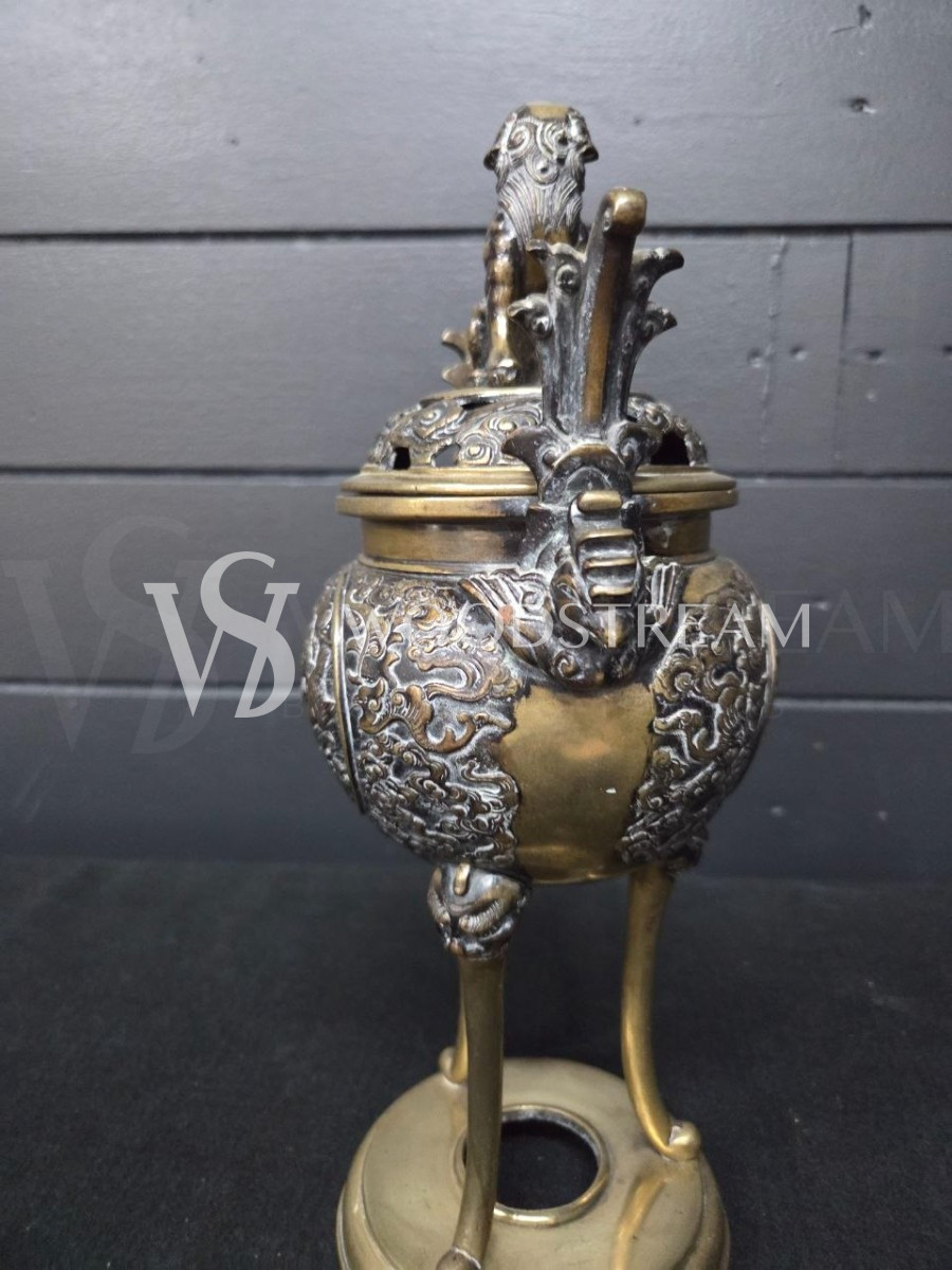 Ваза с крышкой в восточном стиле