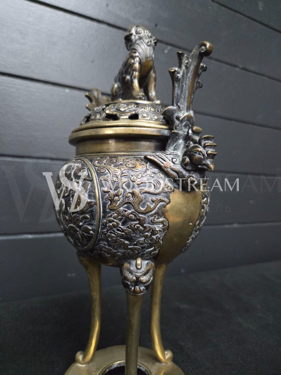 Ваза с крышкой в восточном стиле