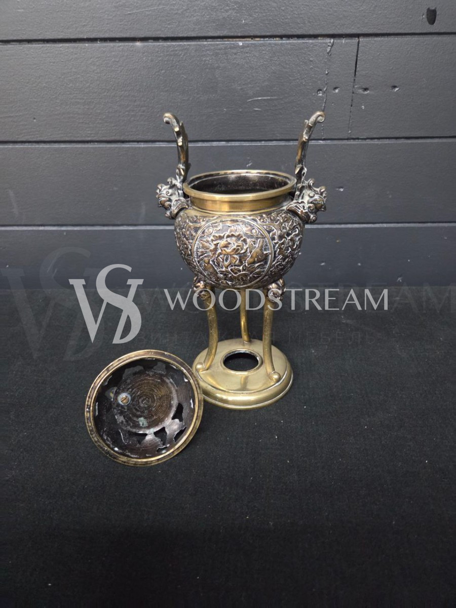 Ваза с крышкой в восточном стиле