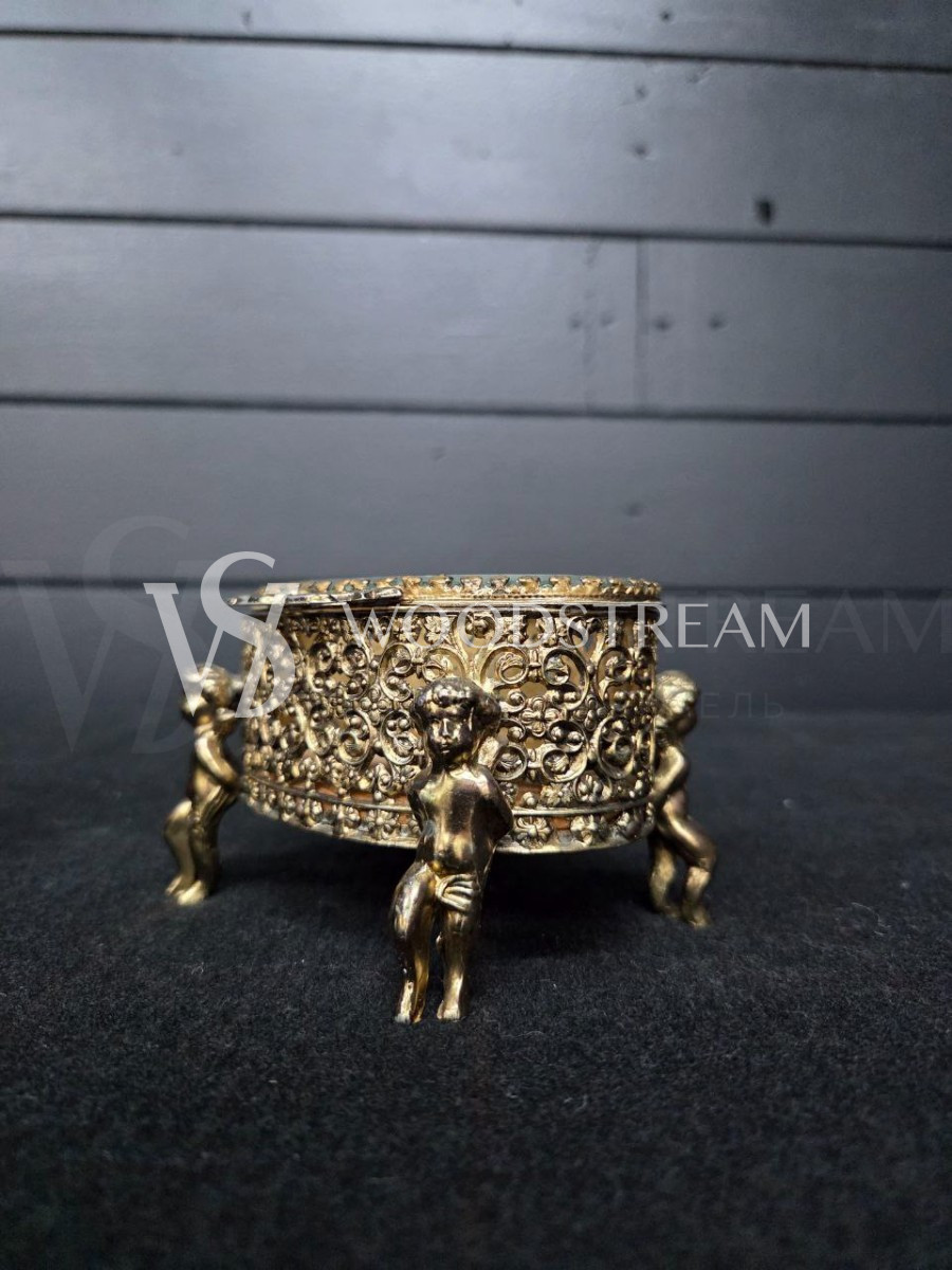 Шкатулка с путти в стиле венецианского барокко