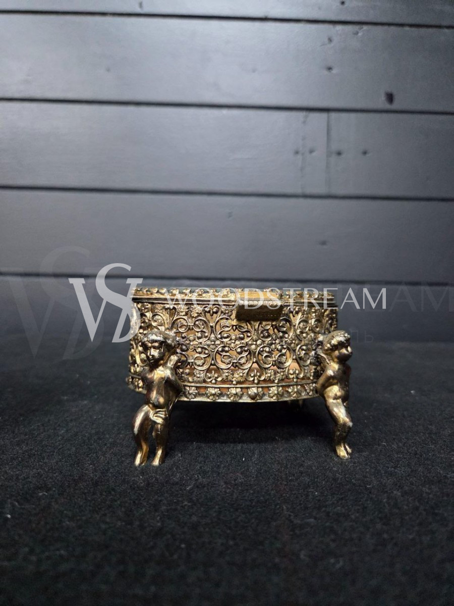 Шкатулка с путти в стиле венецианского барокко