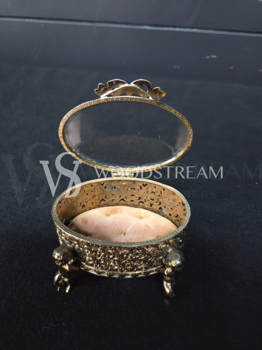 Шкатулка с путти в стиле венецианского барокко