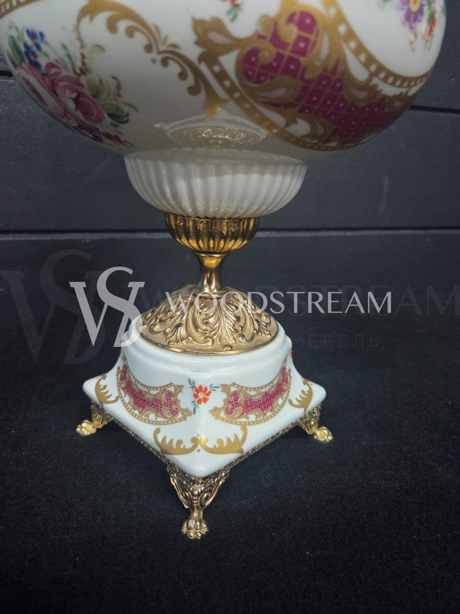 Ваза с крышкой с путти в стиле венецианского барокко