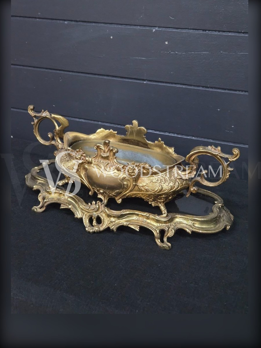 Кашпо на подносе в стиле Людовика XV