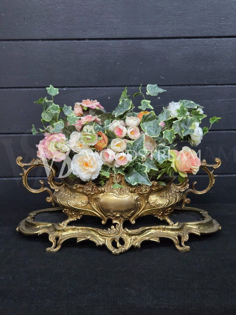 Кашпо на подносе в стиле Людовика XV