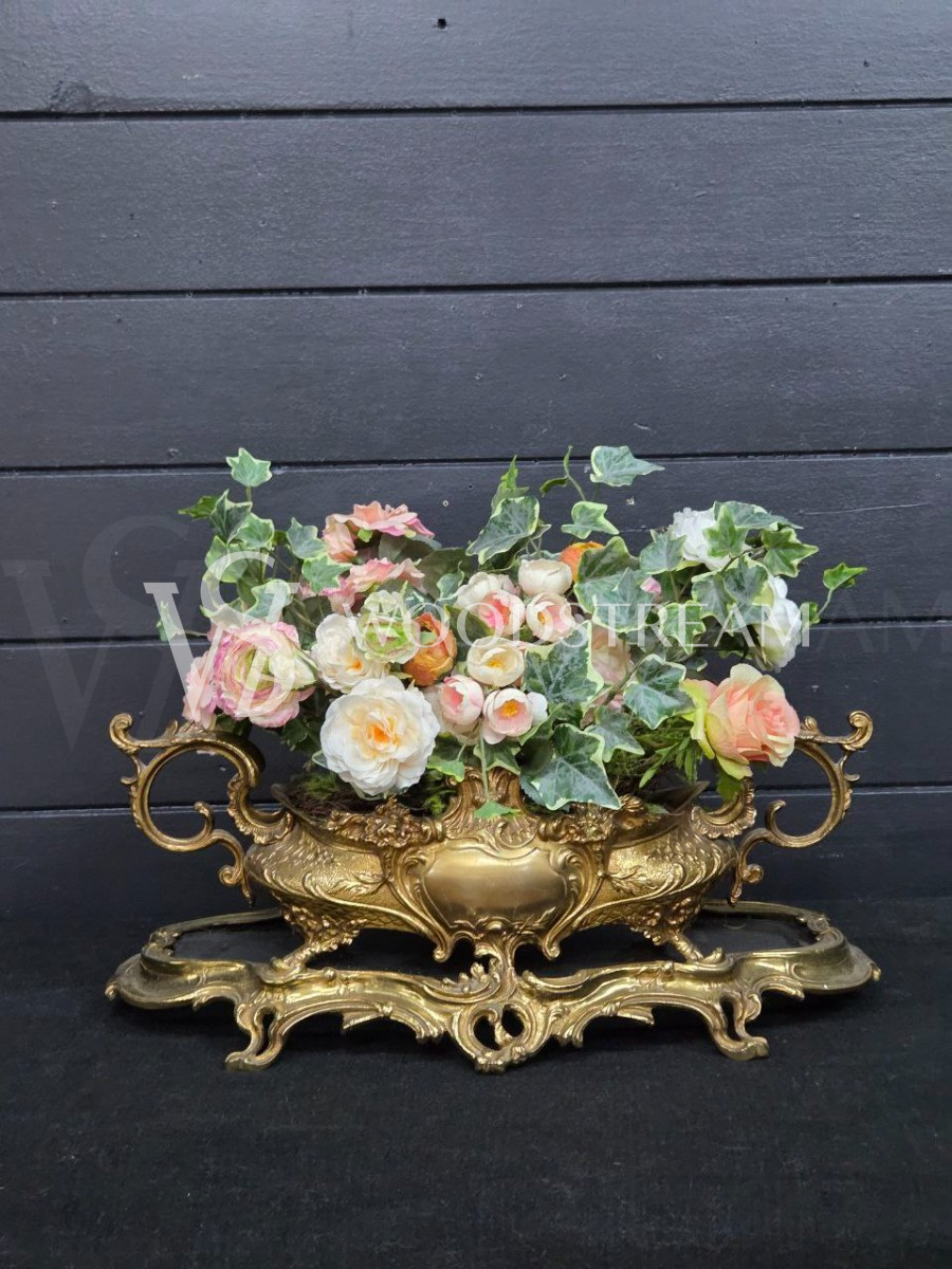 Кашпо на подносе в стиле Людовика XV