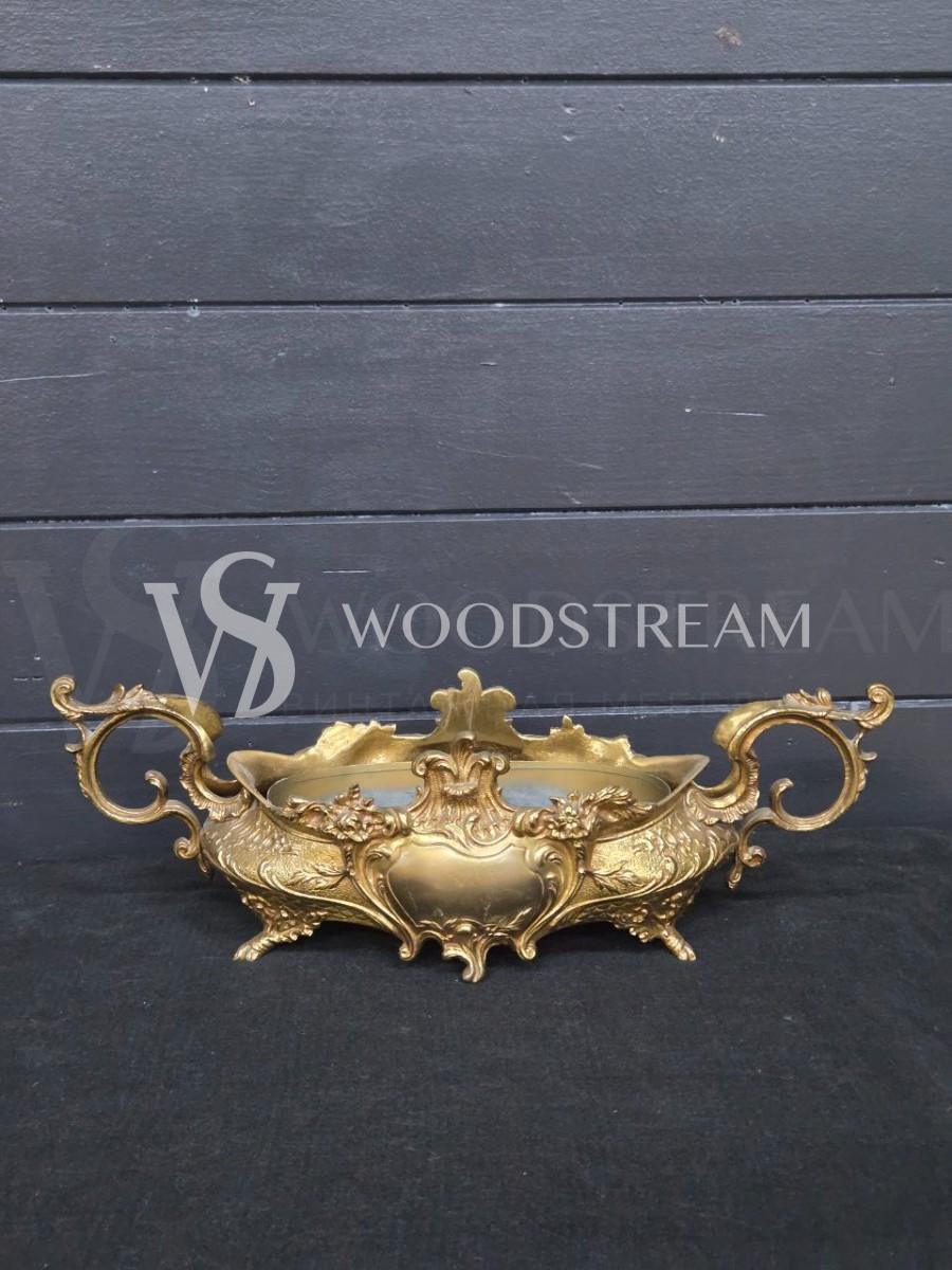 Кашпо на подносе в стиле Людовика XV