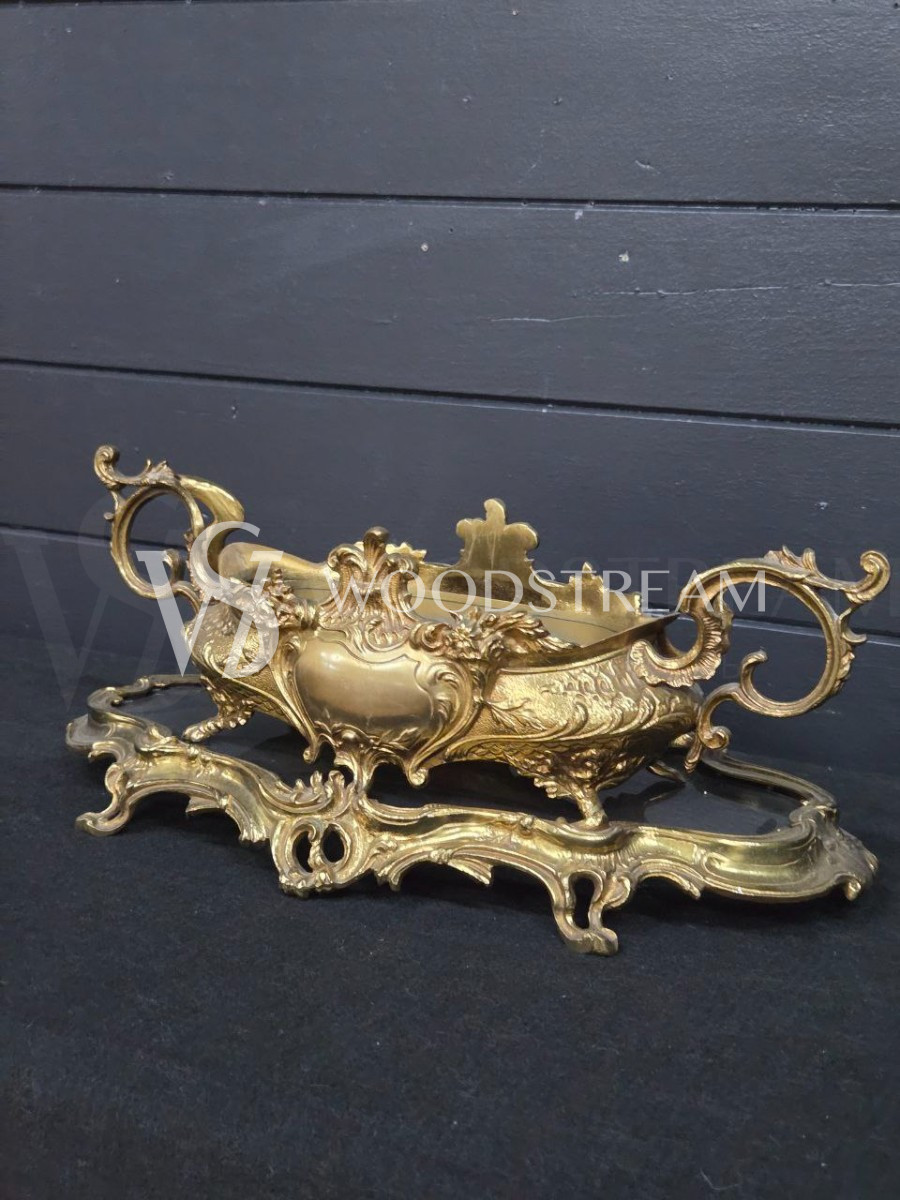 Кашпо на подносе в стиле Людовика XV