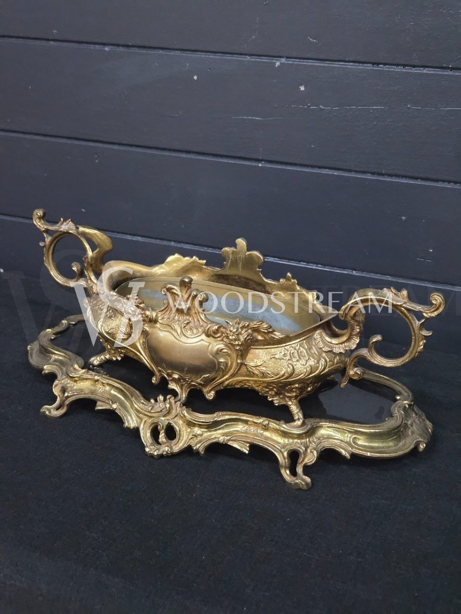 Кашпо на подносе в стиле Людовика XV