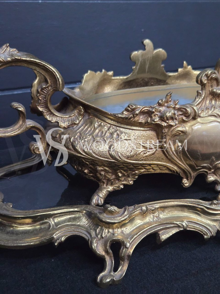 Кашпо на подносе в стиле Людовика XV