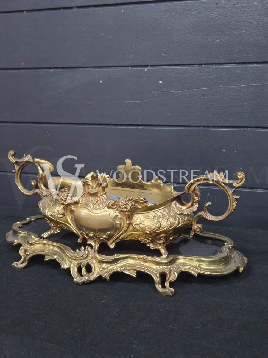 Кашпо на подносе в стиле Людовика XV