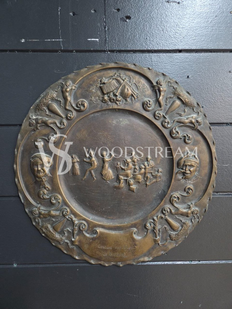 Тарелка декоративная/Чеканка Бытовая сценка