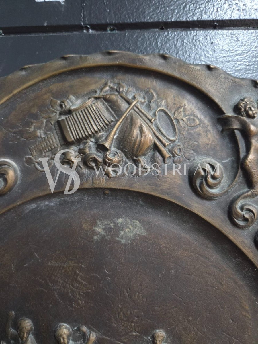 Тарелка декоративная/Чеканка Бытовая сценка