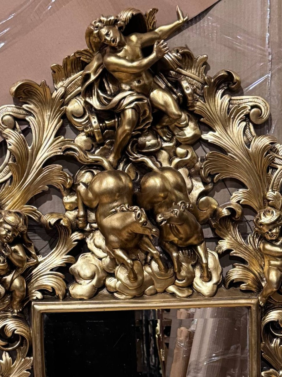 Зеркало настенное в стиле барокко