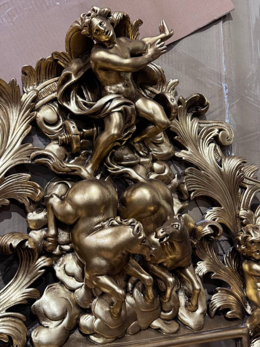 Зеркало настенное в стиле барокко