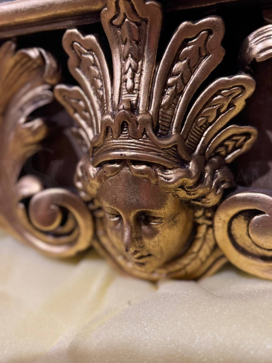 Зеркало настенное в стиле барокко