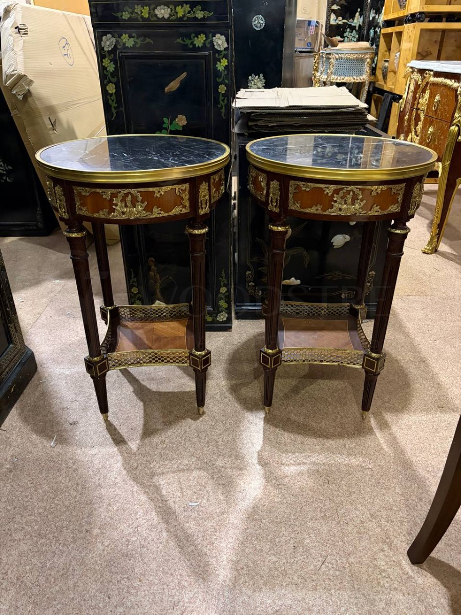 Стол/Подставка в стиле Людовика XVI