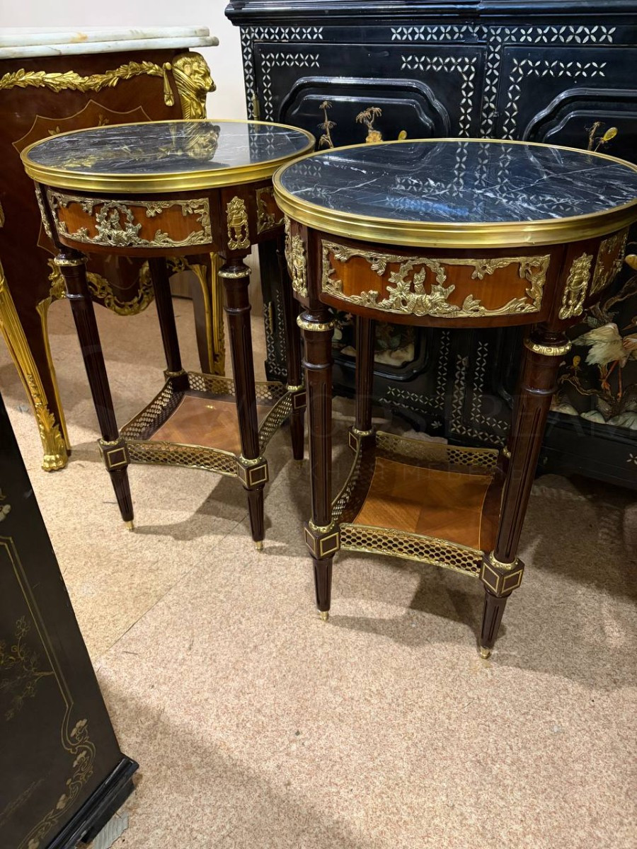 Стол/Подставка в стиле Людовика XVI