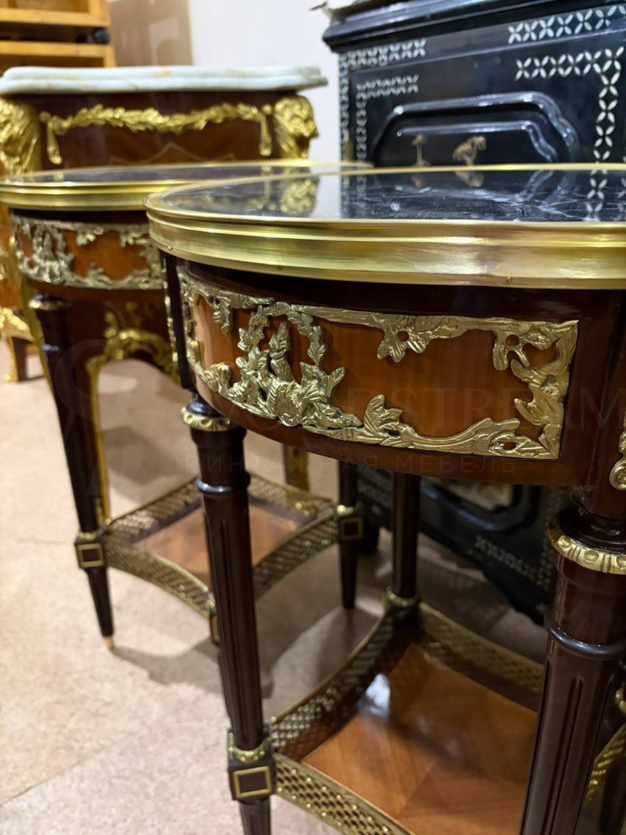 Стол/Подставка в стиле Людовика XVI