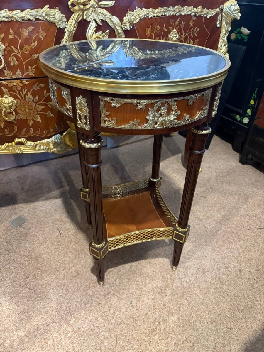 Стол/Подставка в стиле Людовика XVI