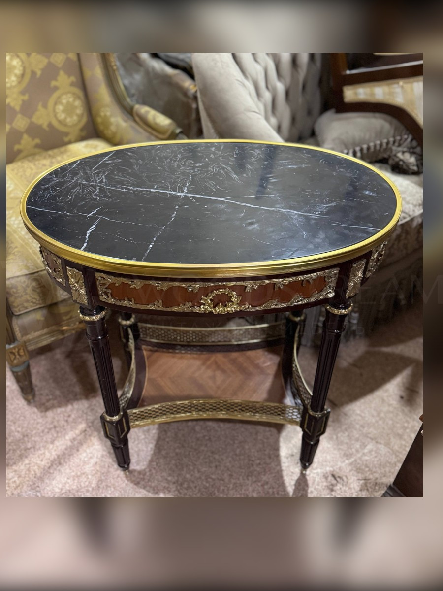 Стол в стиле Людовика XVI