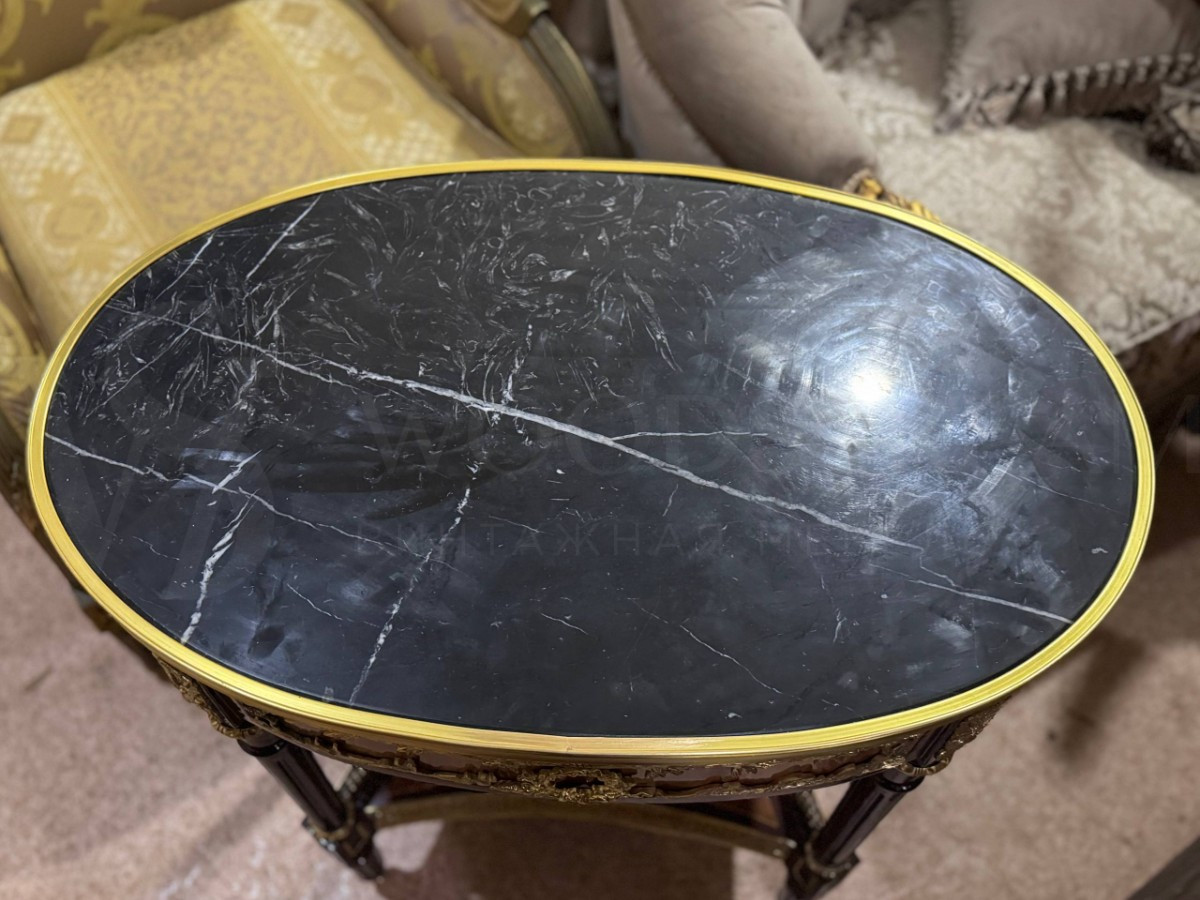 Стол в стиле Людовика XVI