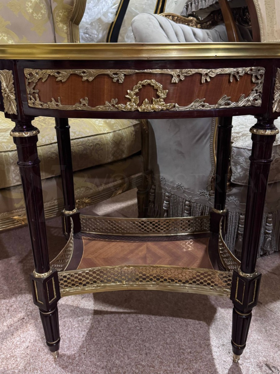 Стол в стиле Людовика XVI