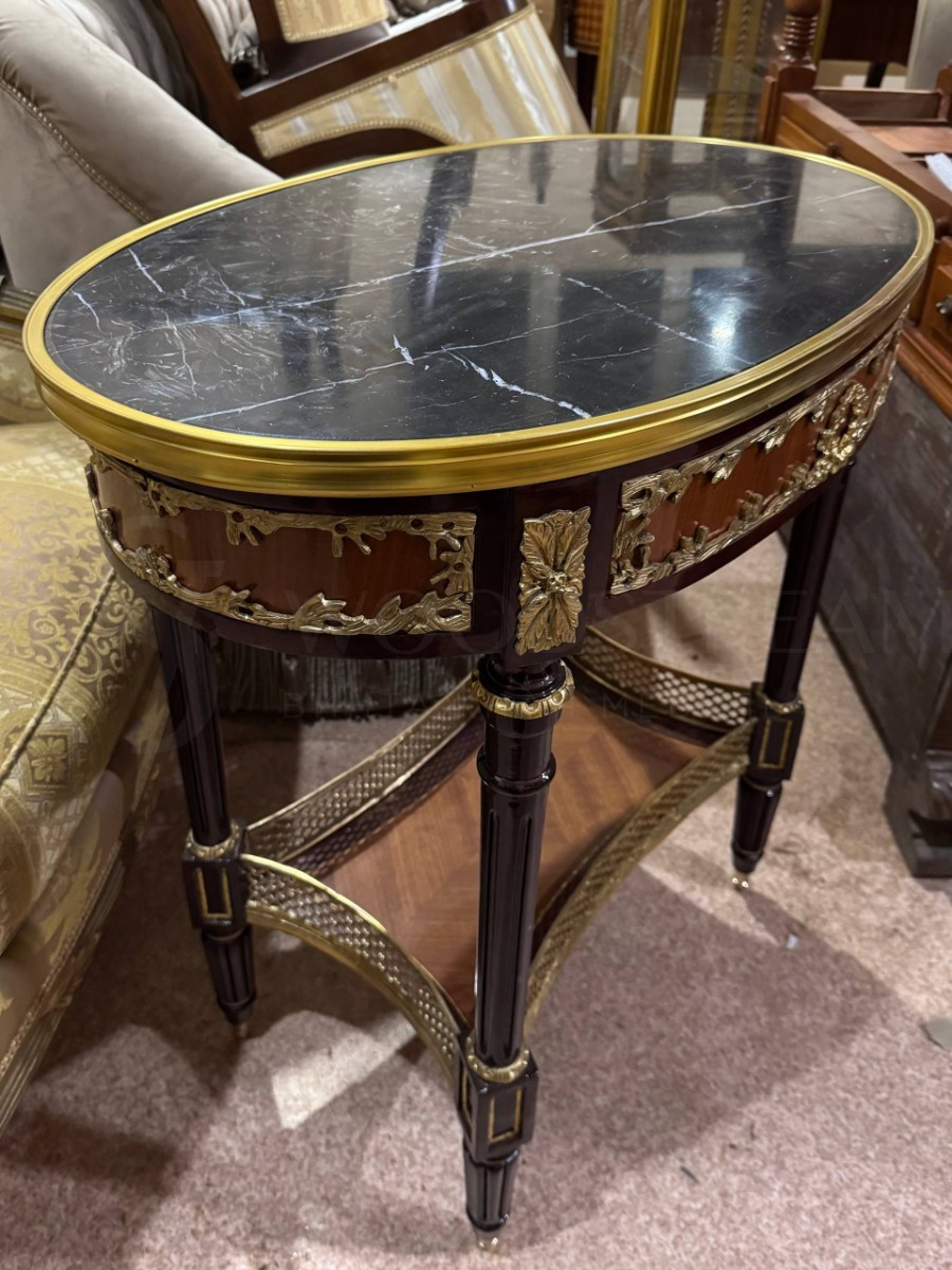 Стол в стиле Людовика XVI