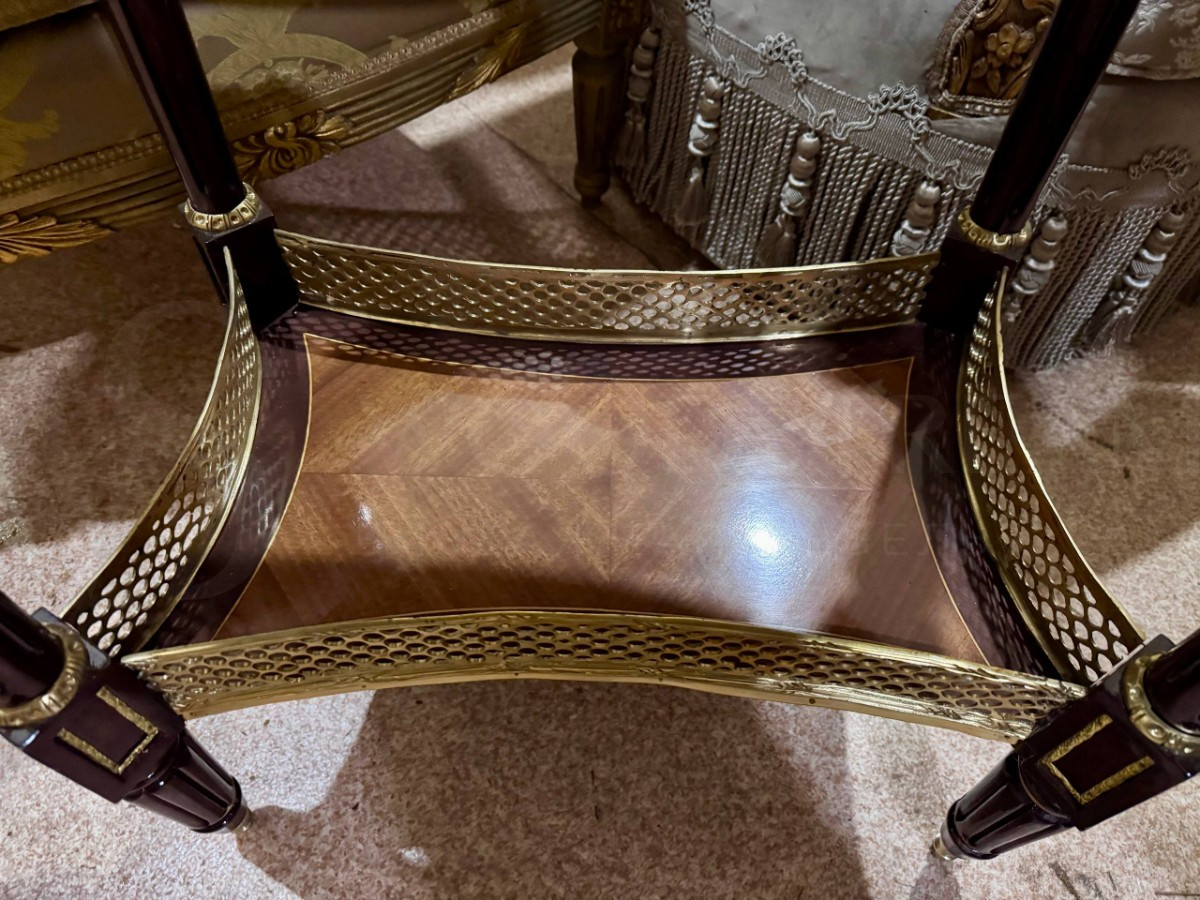 Стол в стиле Людовика XVI