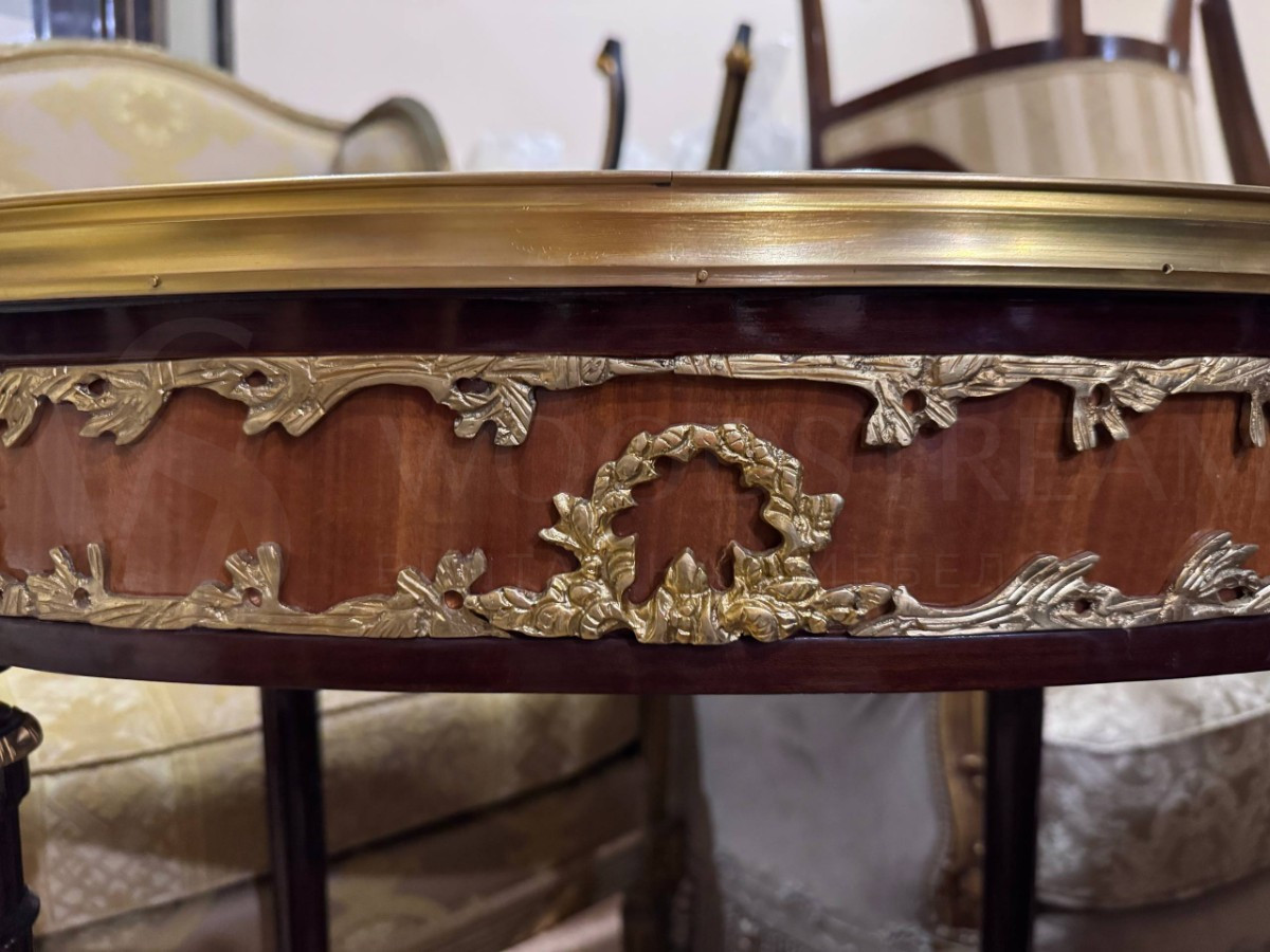 Стол в стиле Людовика XVI