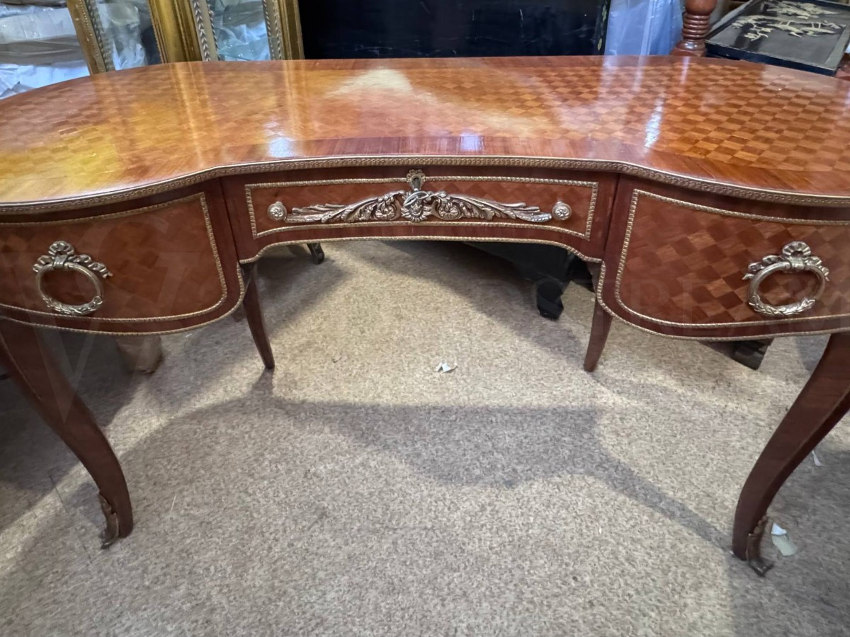 Стол письменный в стиле Людовика XIV