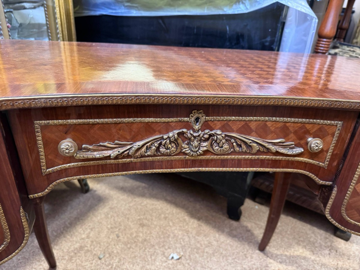 Стол письменный в стиле Людовика XIV