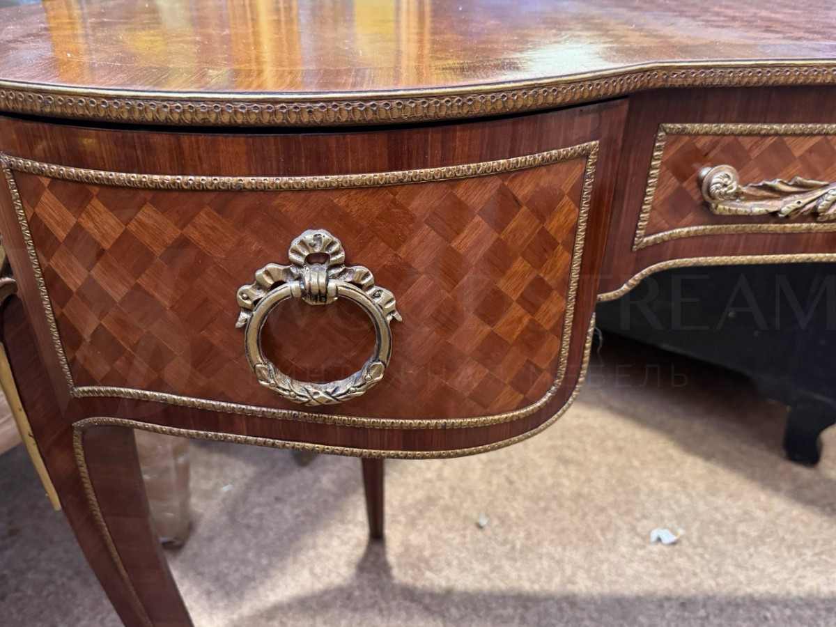 Стол письменный в стиле Людовика XIV