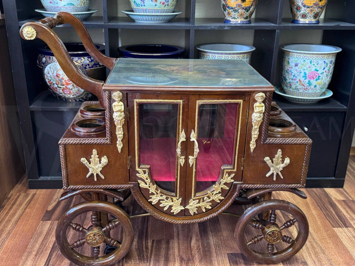 Стол сервировочный в форме кареты в стиле Людовика XVI