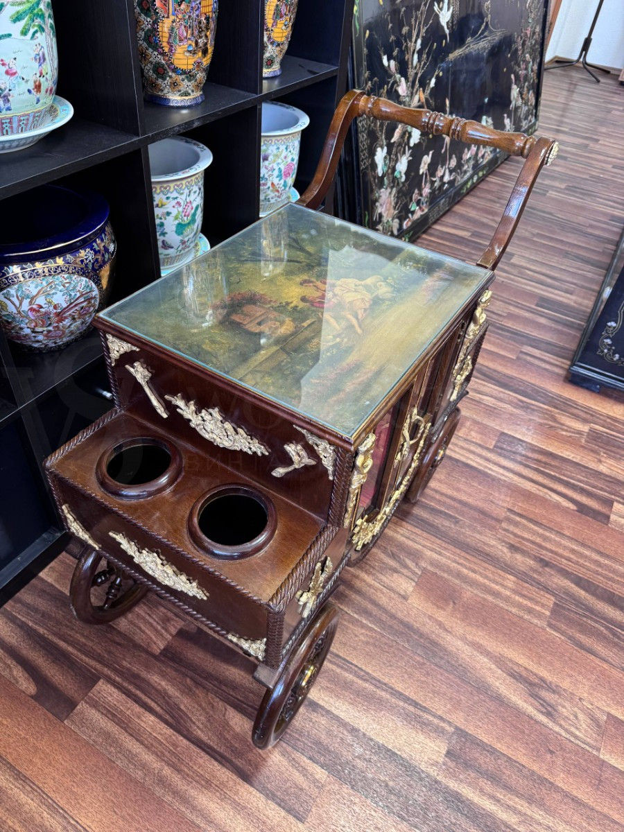 Стол сервировочный в форме кареты в стиле Людовика XVI