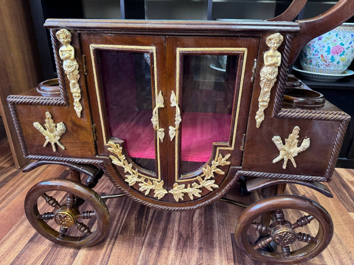 Стол сервировочный в форме кареты в стиле Людовика XVI