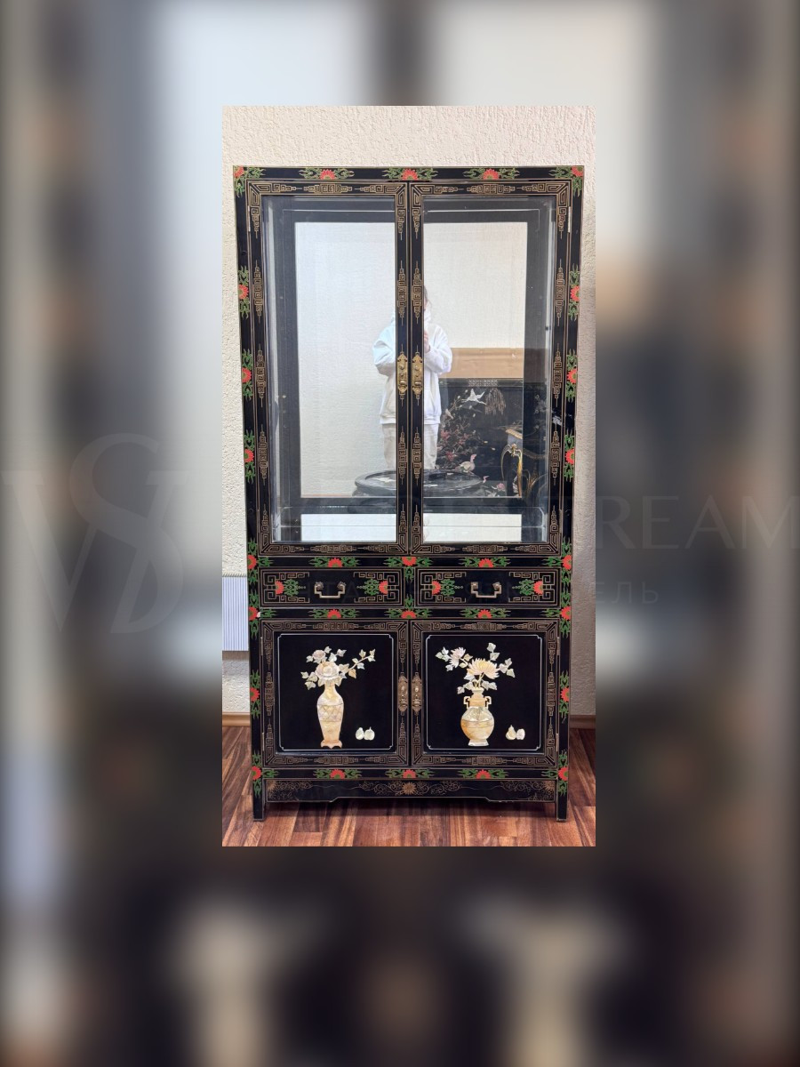 Витрина в стиле шинуазри