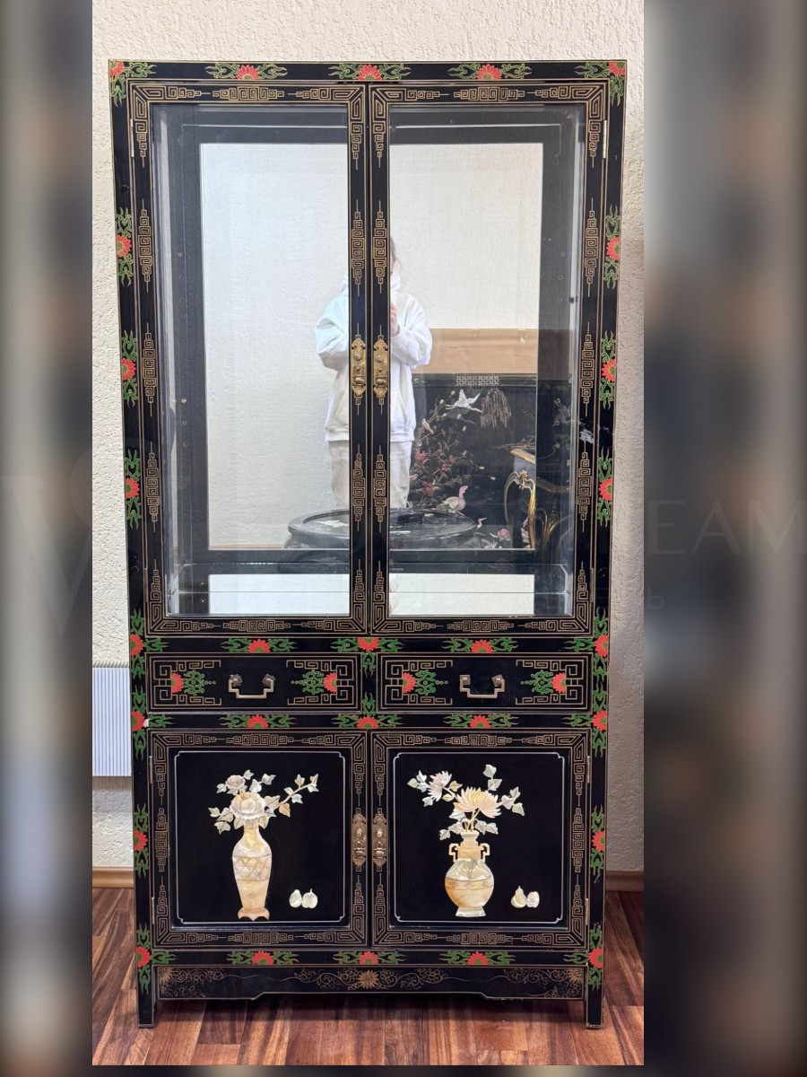 Витрина в стиле шинуазри