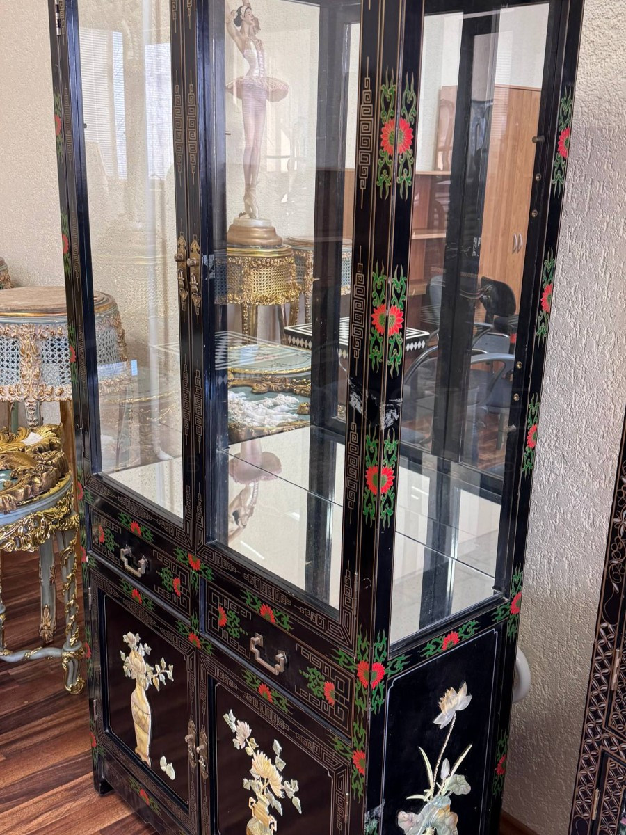 Витрина в стиле шинуазри