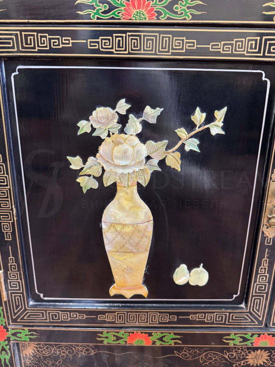 Витрина в стиле шинуазри