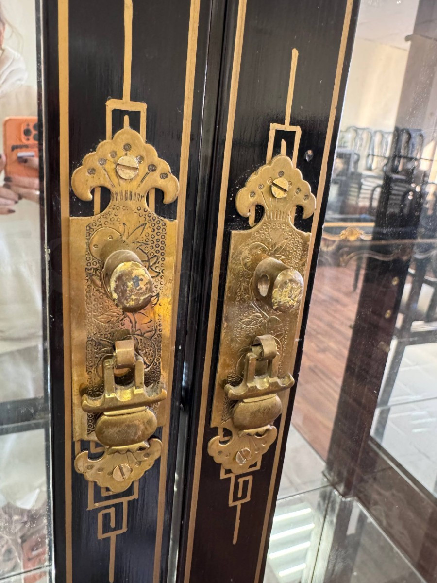 Витрина в стиле шинуазри