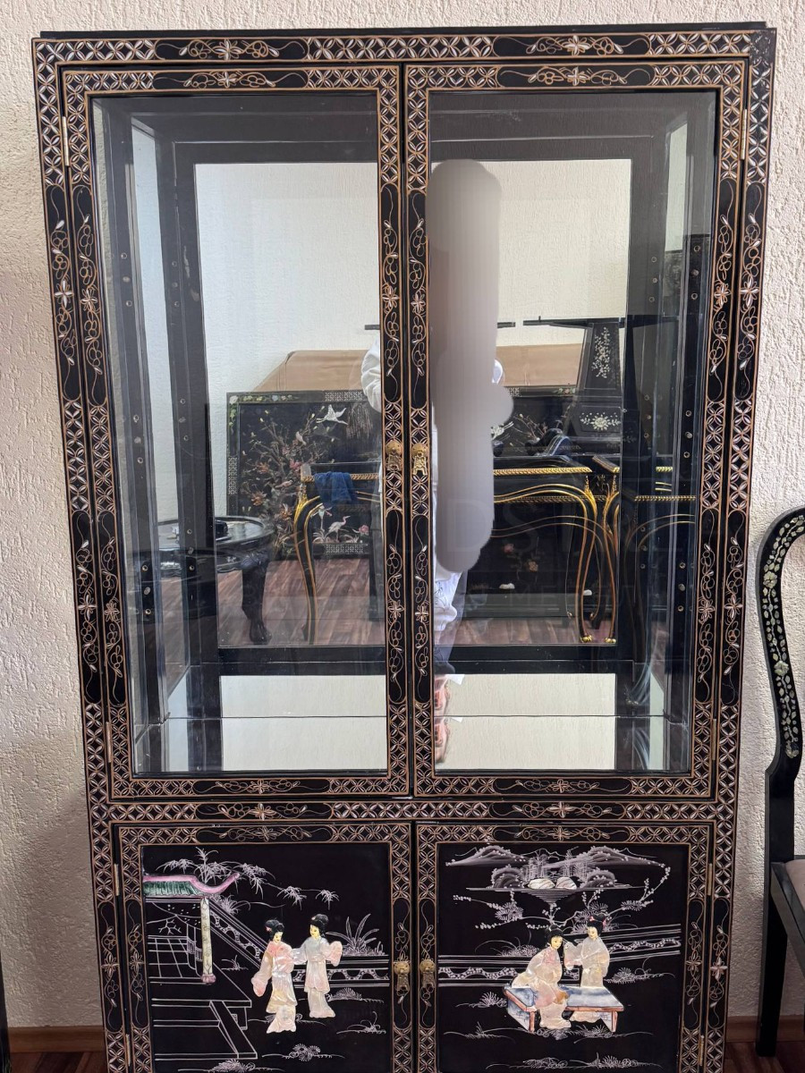 Витрина в стиле шинуазри