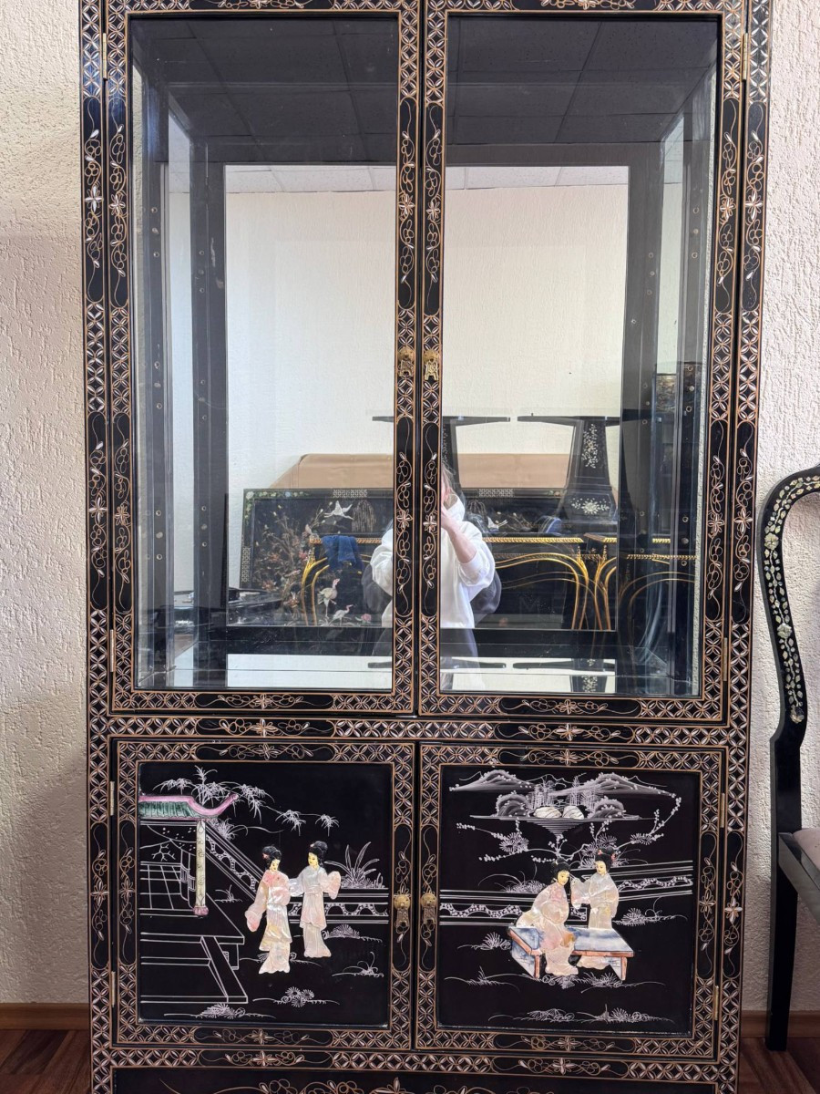 Витрина в стиле шинуазри