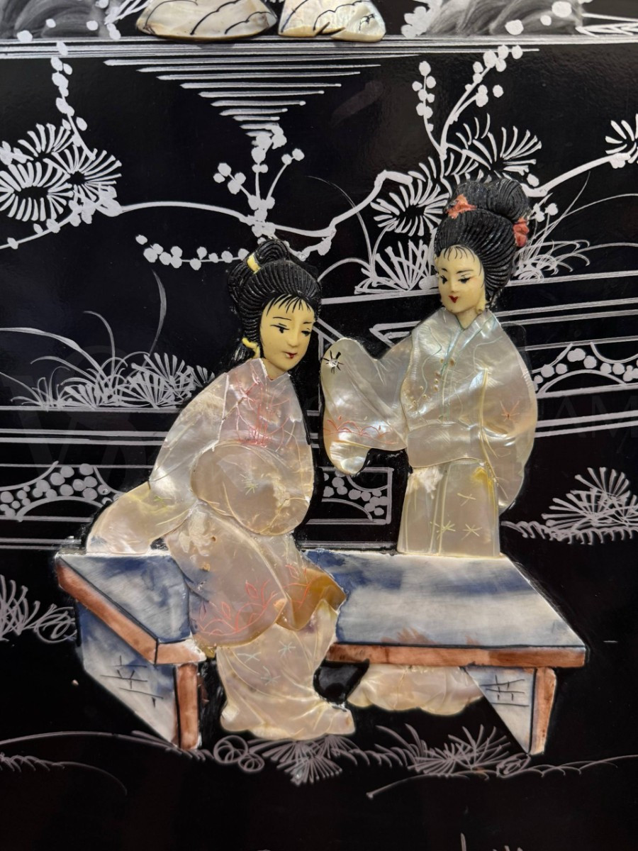 Витрина в стиле шинуазри