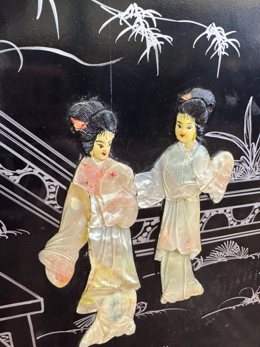 Витрина в стиле шинуазри