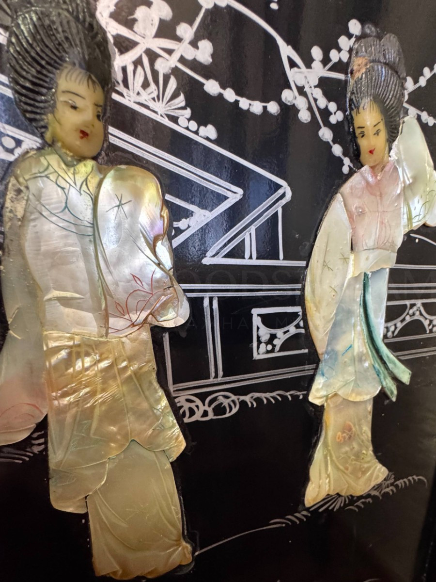 Витрина в стиле шинуазри