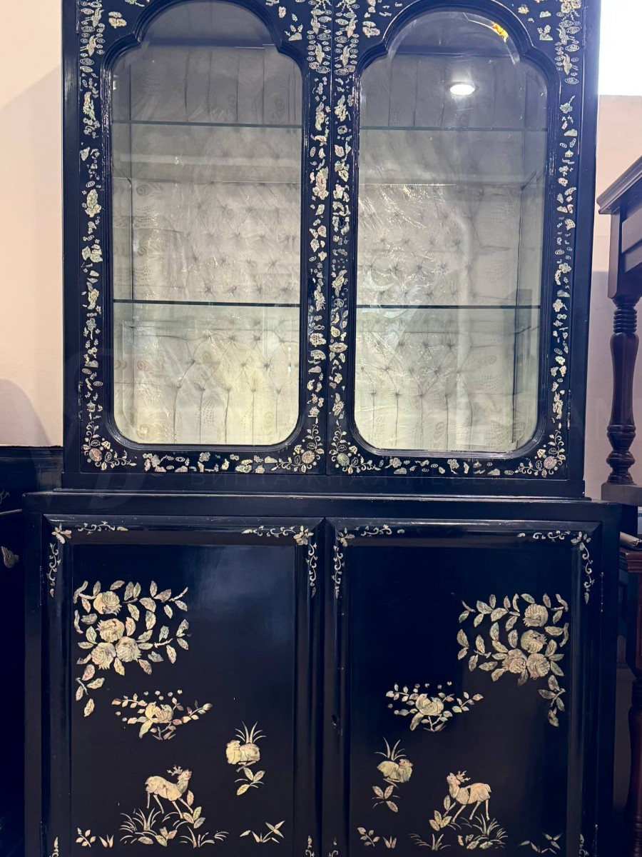 Витрина в стиле шинуазри