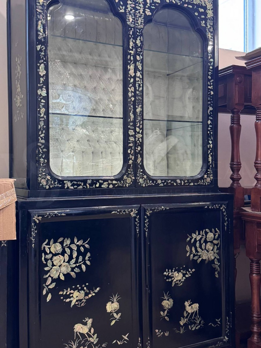 Витрина в стиле шинуазри