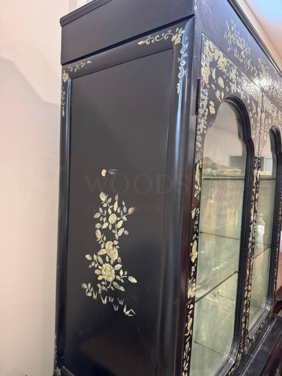 Витрина в стиле шинуазри