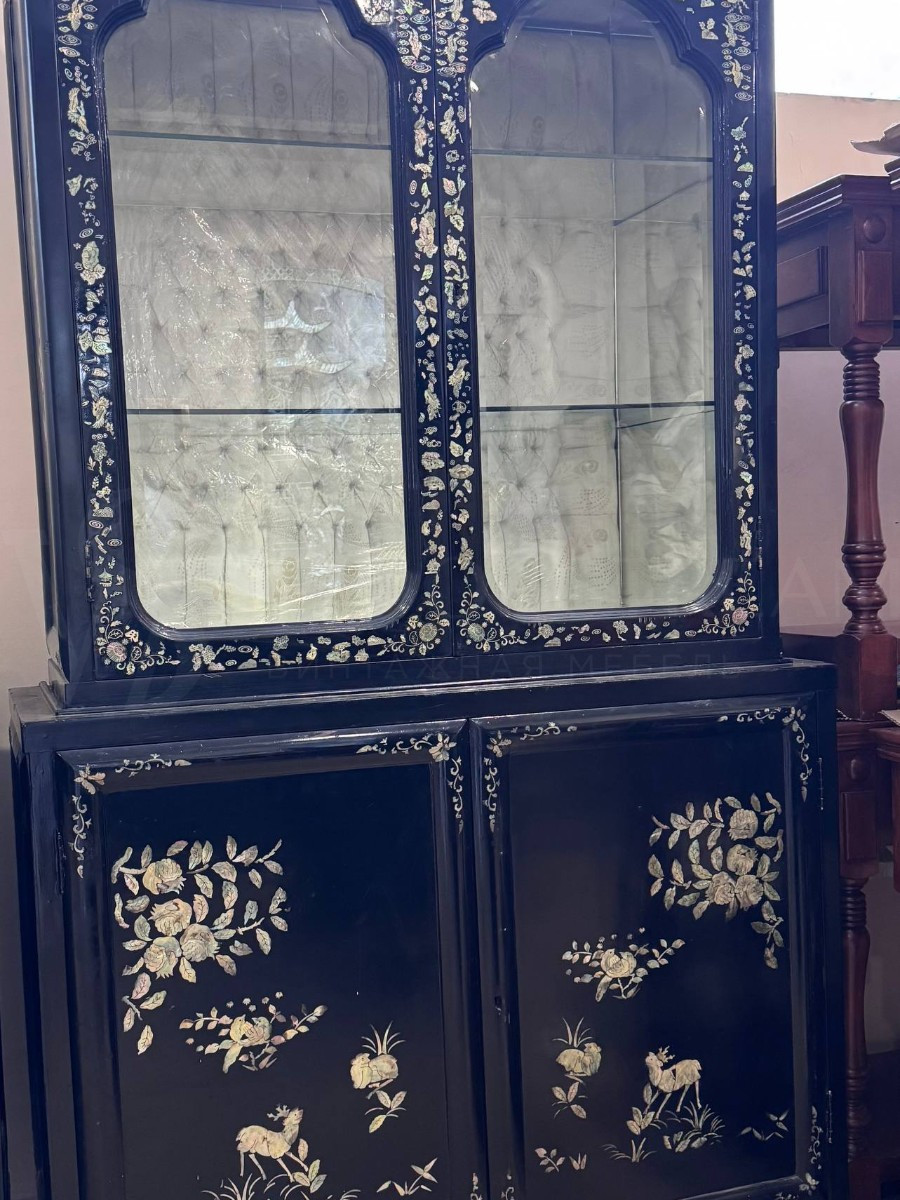 Витрина в стиле шинуазри